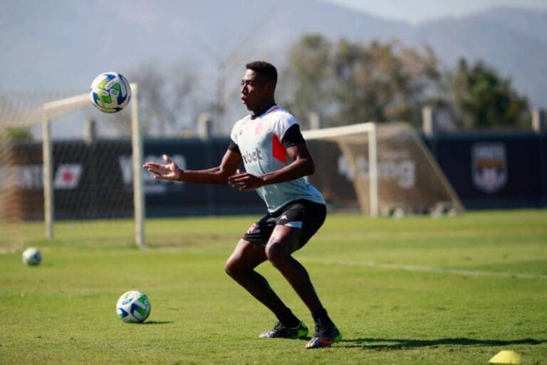 Léo em treino do Vasco