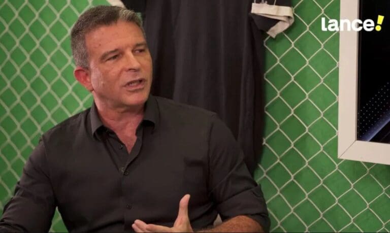 Leven Siano em entrevista ao Lance!