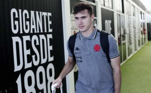 Lucas Piton no CT Moacyr Barbosa