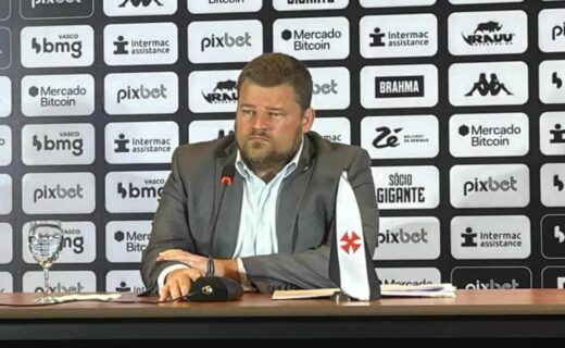 Lúcio Barbosa em coletiva após a permanência do Vasco