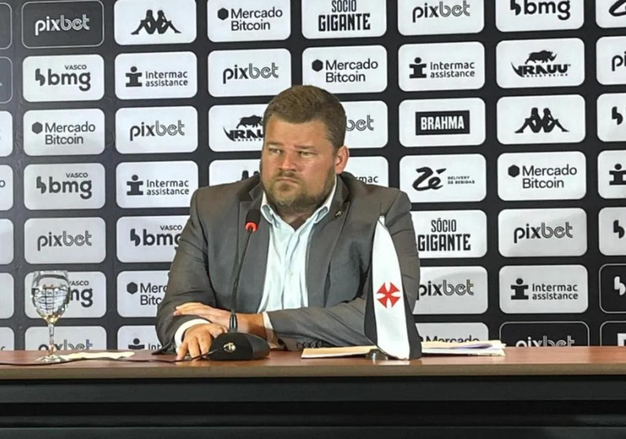 Lúcio Barbosa em coletiva após a permanência do Vasco