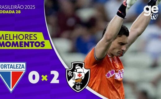 Goleiro comemorando vitória do Vasco no jogo.