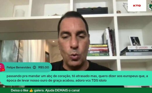 Homem falando em vídeo.