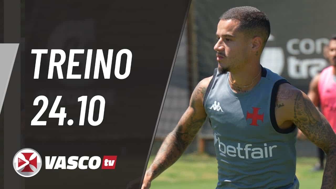 Treino Vasco 24.10, treino de futebol, jogador em campo, camisa do Vasco, treino de equipe.