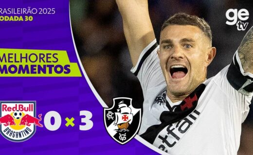 Goleiro comemorando vitória do Vasco na partida.