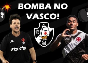 Bombardeiro do Vasco comemorando.