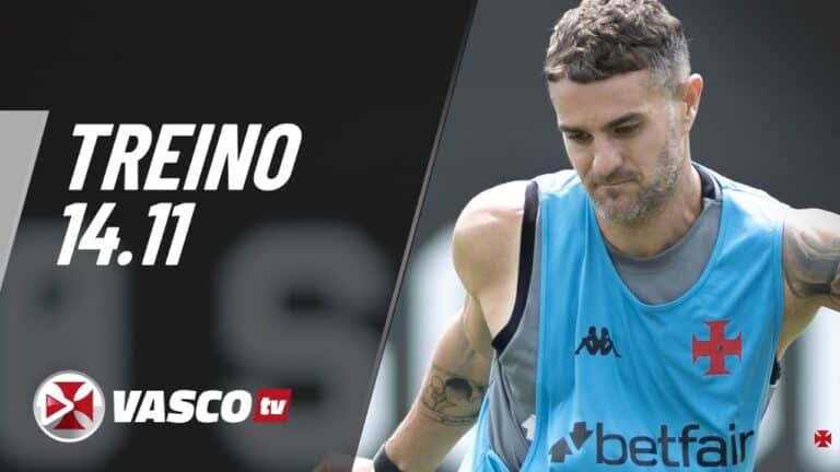 Treinador vasca treinando em campo ao ar livre.