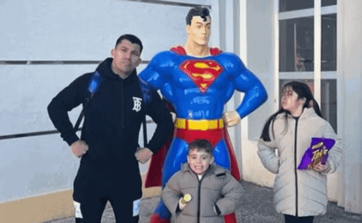 Medel curte férias com os filhos na Espanha