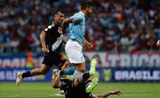 Medel em ação pelo Vasco contra o Bahia