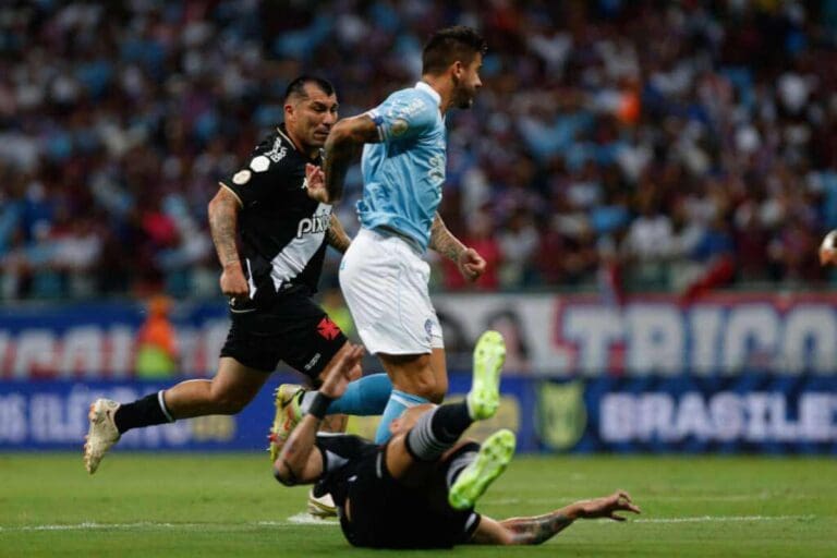 Medel em ação pelo Vasco contra o Bahia