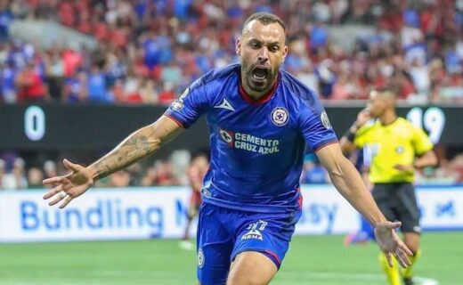 Moisés em ação pelo Cruz Azul-MEX