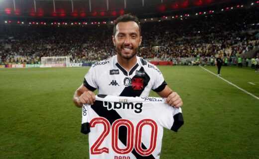 Nenê recebe camisa dos 200 jogos pelo Vasco