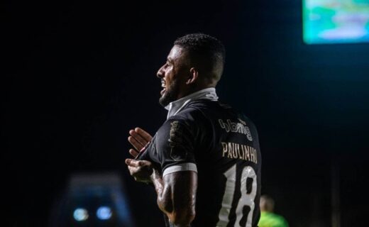 Paulinho comemorando gol contra o Red Bull Bragantino