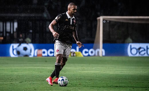 Paulo Henrique em ação pelo Vasco contra o São Paulo