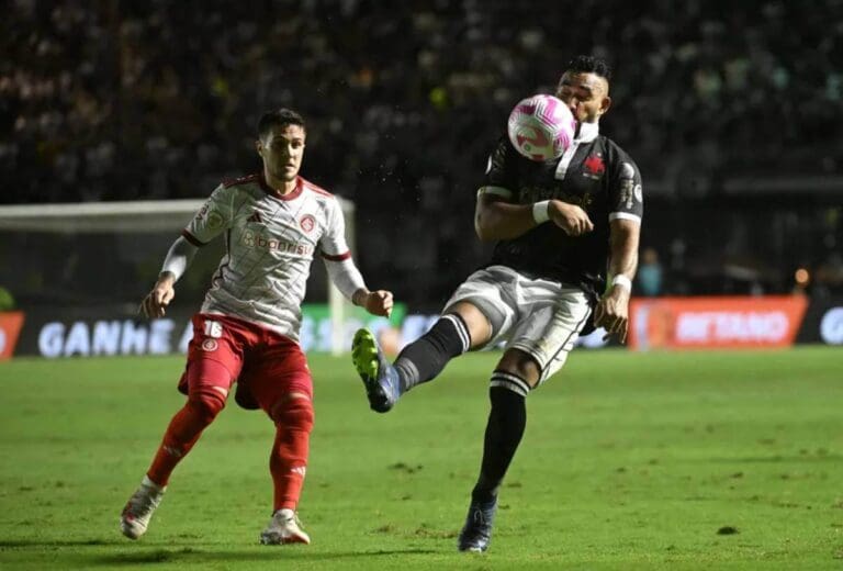 Payet em ação pelo Vasco contra o Internacional
