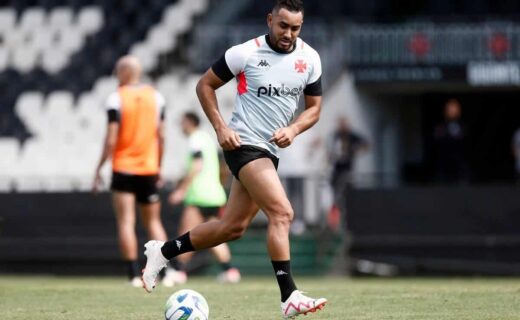 Payet treinando pelo Vasco em São Januário