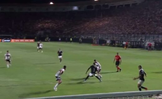 Pênalti marcado de Léo contra o São Paulo