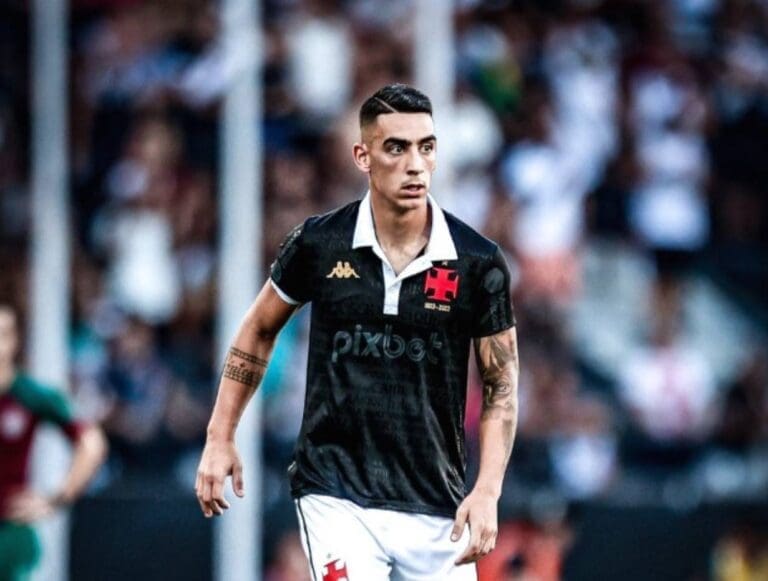 Puma Rodríguez em campo contra o Fluminense