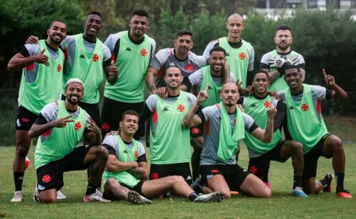 Equipe do Vasco vencedora do rachão no Uruguai