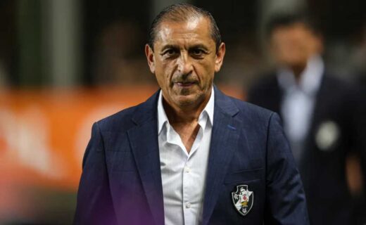 Ramón Díaz durante jogo na Arena Independência