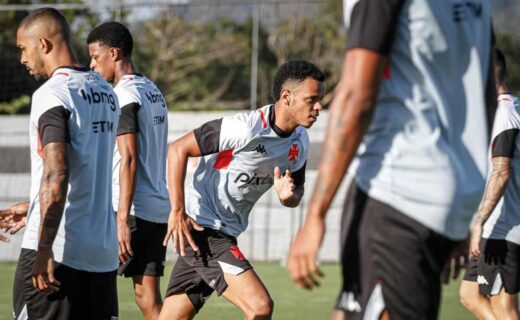 Riquelme em treino do Vasco no CT Moacyr Barbosa