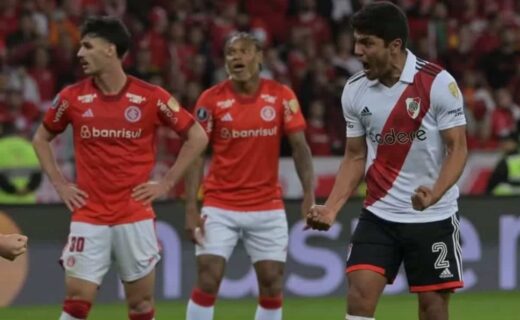 Robert Rojas celebra gol contra o Internacional pelo River Plate