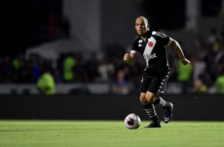 Rodrigo em campo pelo Vasco