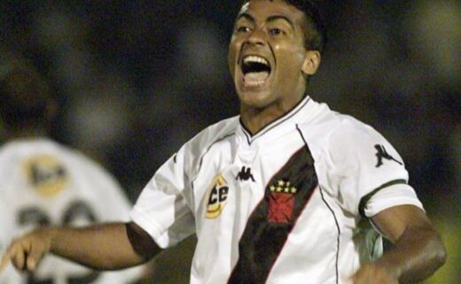 Romário celebrando gol pelo Vasco contra o Palmeiras pela Copa Mercosul 2000
