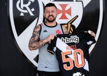 Rossi completa 50 jogos pelo Vasco