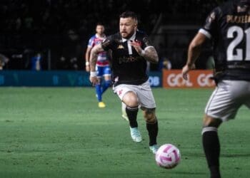 Rossi em campo contra o Fortaleza