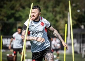 Rossi em treino do Vasco