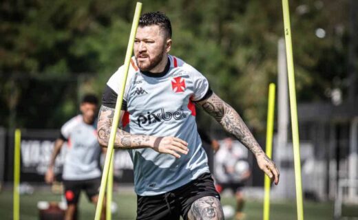 Rossi em treino do Vasco