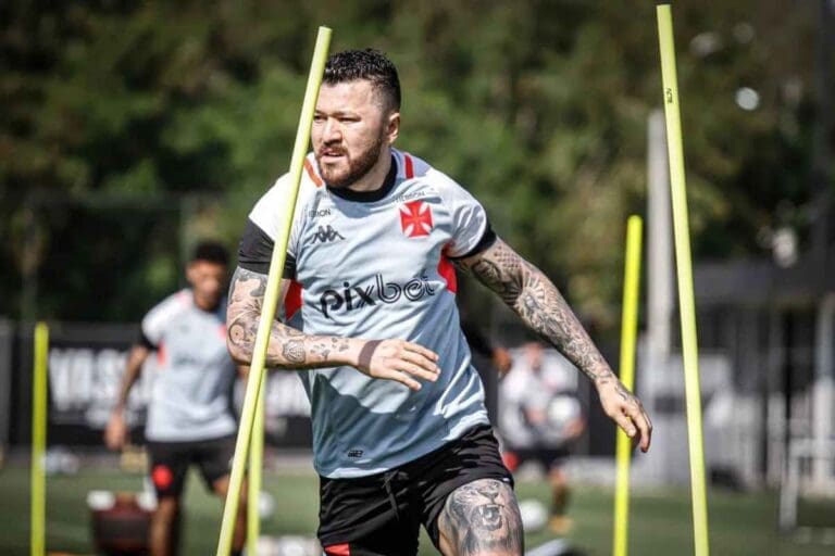 Rossi em treino do Vasco
