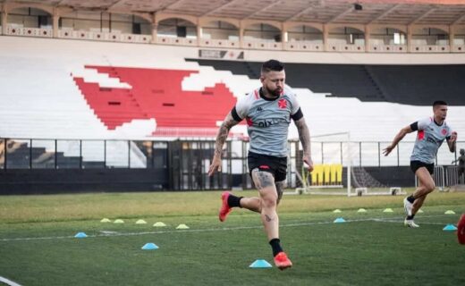 Rossi em treino do Vasco em São Januário