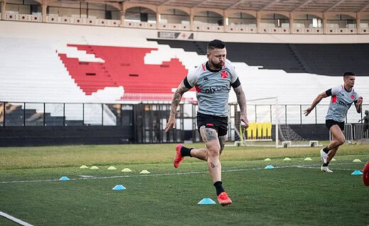 Rossi em treino do Vasco em São Januário