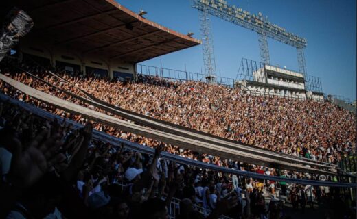 Torcida do Vasco em jogo contra o Santos, em São Januário