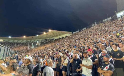 Torcida do Vasco na volta a São Januário
