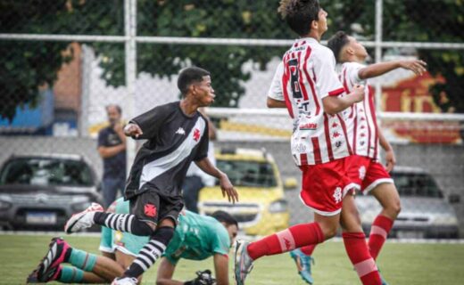 Vasco x Bangu pelo Sub-16