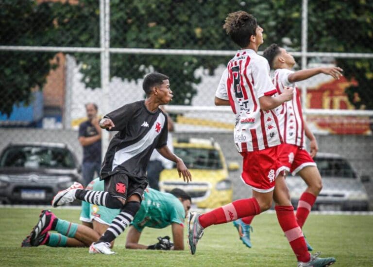 Vasco x Bangu pelo Sub-16