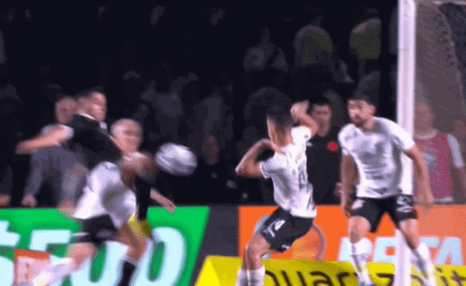 PC de Oliveira comenta possível pênalti para o Vasco