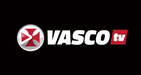 Logo da Vasco TV com fundo preto, destaque para o símbolo vermelho e branco e o nome "VASCO tv".