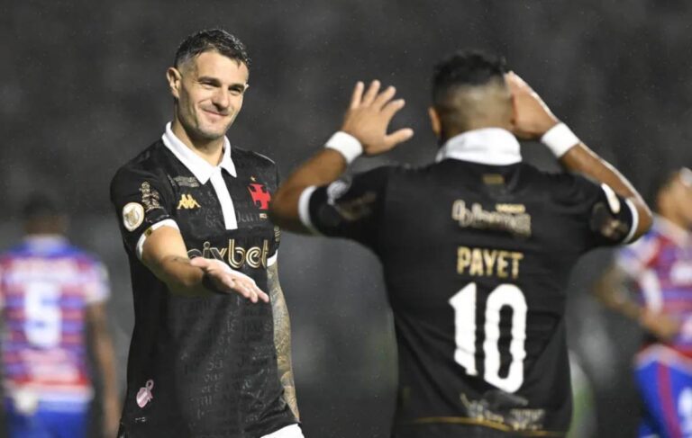 Vegetti e Payet durante Vasco x Fortaleza
