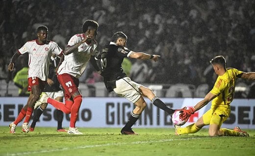 Gol perdido por Vegetti contra o Internacional