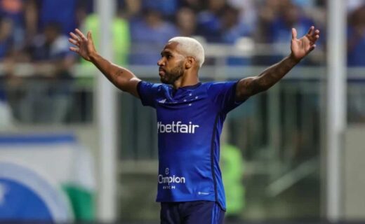 Wesley comemora gol pelo Cruzeiro