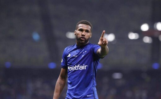 Wesley em campo pelo Cruzeiro